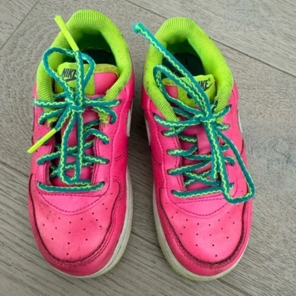 Kids Air Force 1 sneakers size 9